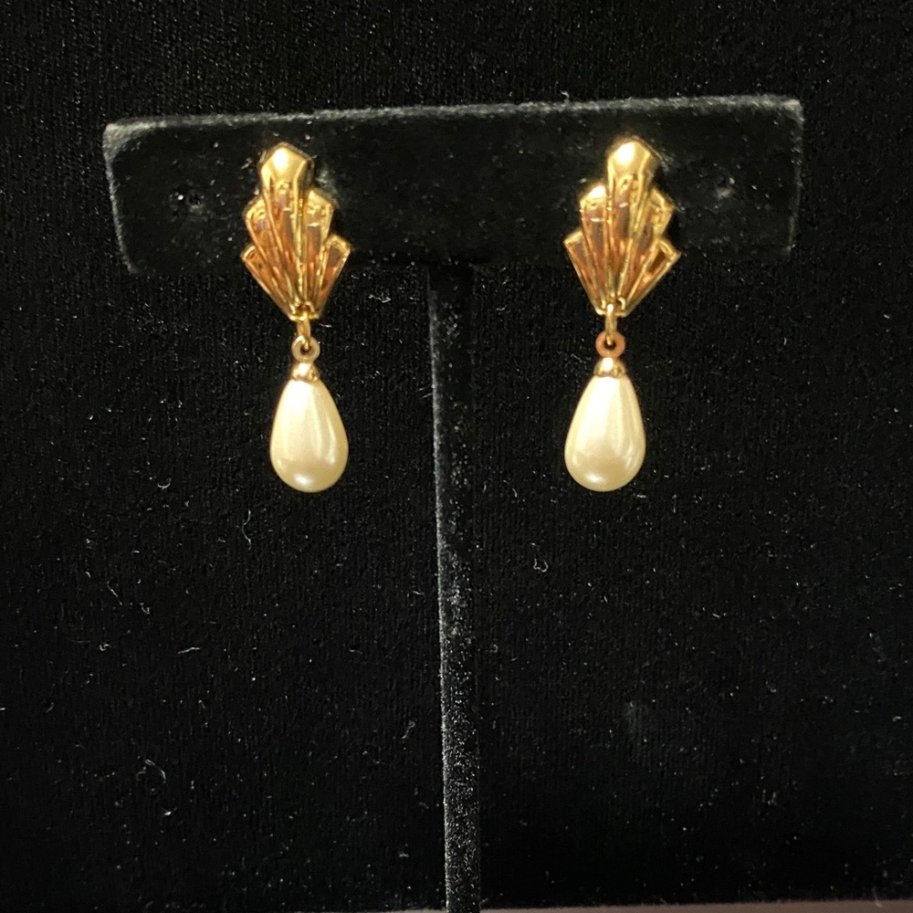 Napier vintage Gold and Pearl Drop clip on Earrings